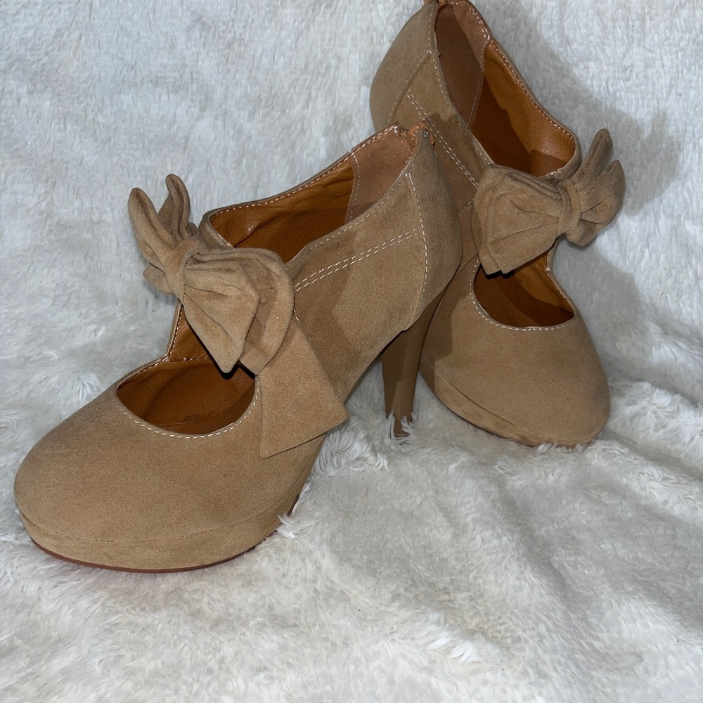 Women’s Boot Heels Cute Bow Zip Up Back Women’s Size 6.5